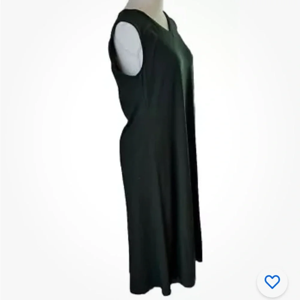 Eileen Fisher fits slightly